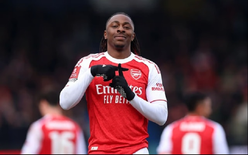 arsenal-cham-moc-100-ban