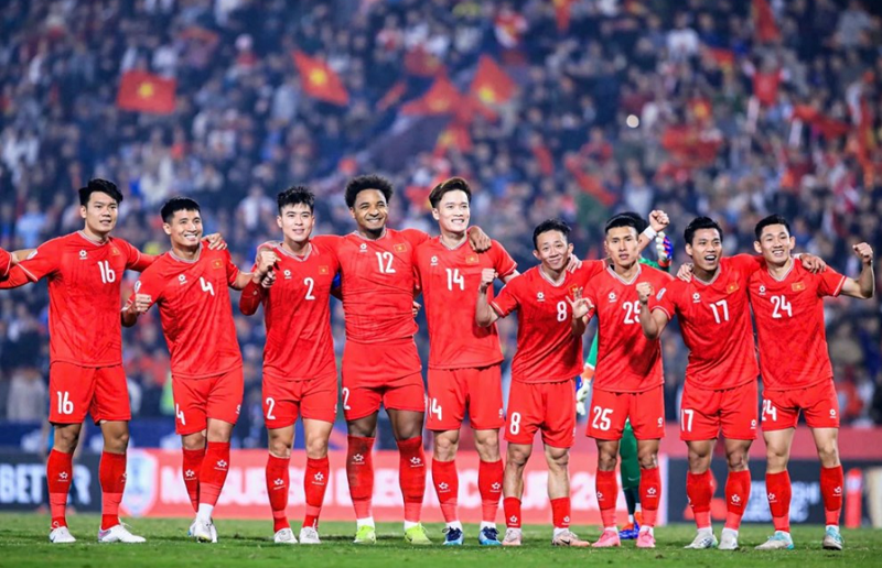 cu-but-pha-tren-bxh-fifa-tuyen-viet-nam-tien-gan-moc-100-sau-quyet-dinh-tu-afc